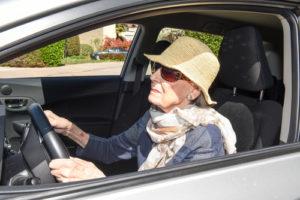 How Do You Know When an Elderly Person Should Stop Driving